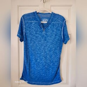 Buckle BLACK V-Neck Tee